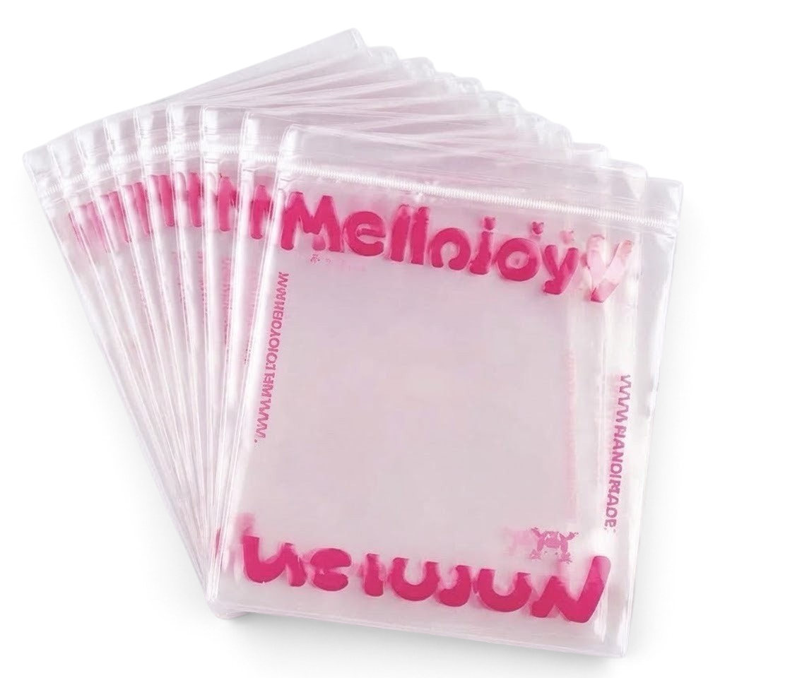 メロジョイ 予備袋を重ねた様子。Mellojoyロゴ入り透明ジッパー付きPVC袋（スクイーズ用替え袋）